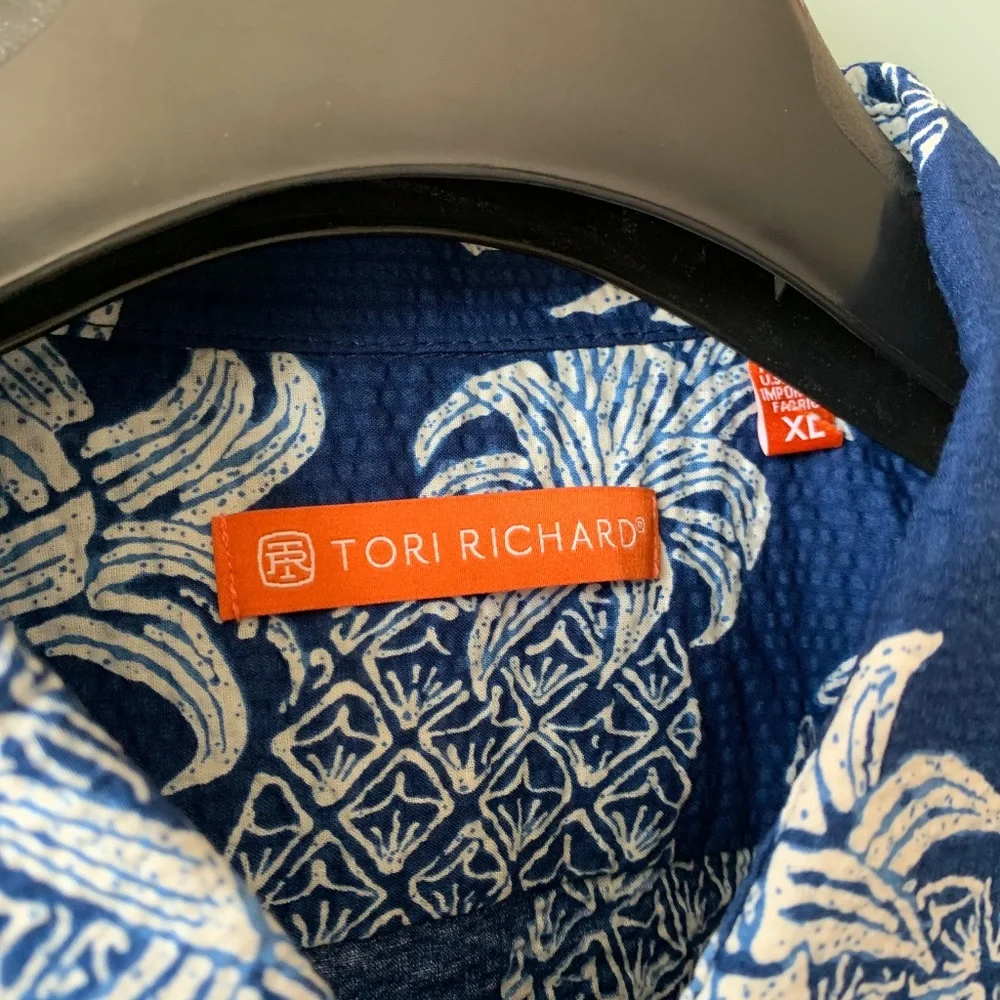 Tori Richard short sleeve pineapple print shirt - Picture 2 of 3
